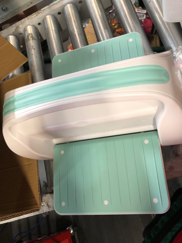 Photo 1 of VEVOR Manual Die Cutting & Embossing Machine, Portable Cut Machines, 9 inch Opening Scrapbooking Machine Full Kit Included, White 9 inches