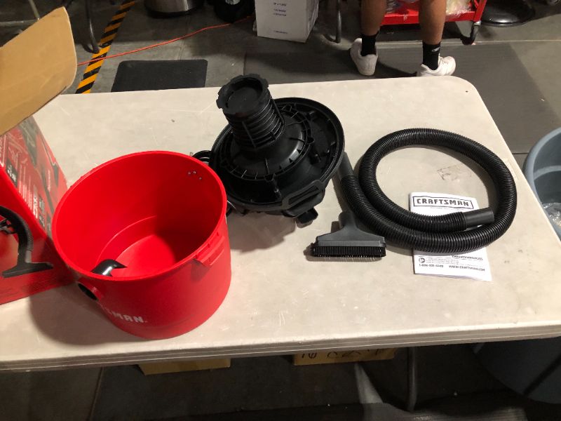 Photo 7 of *** FOR  PARTS ONLY, DID NOT TURN ON*** CRAFTSMAN 2.5 GALLON WET/DRY VAC