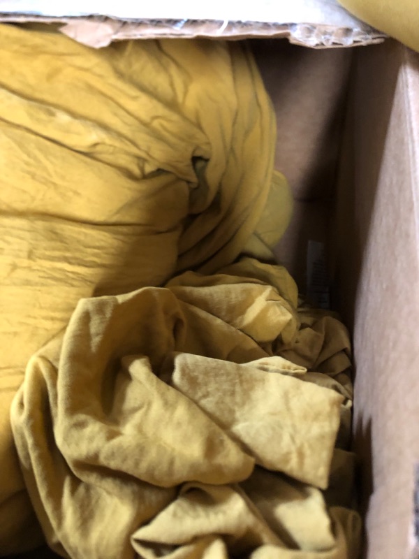 Photo 2 of *STOCK PHOTO FOR REFERENCE* Bedsure Yellow Comforter Set