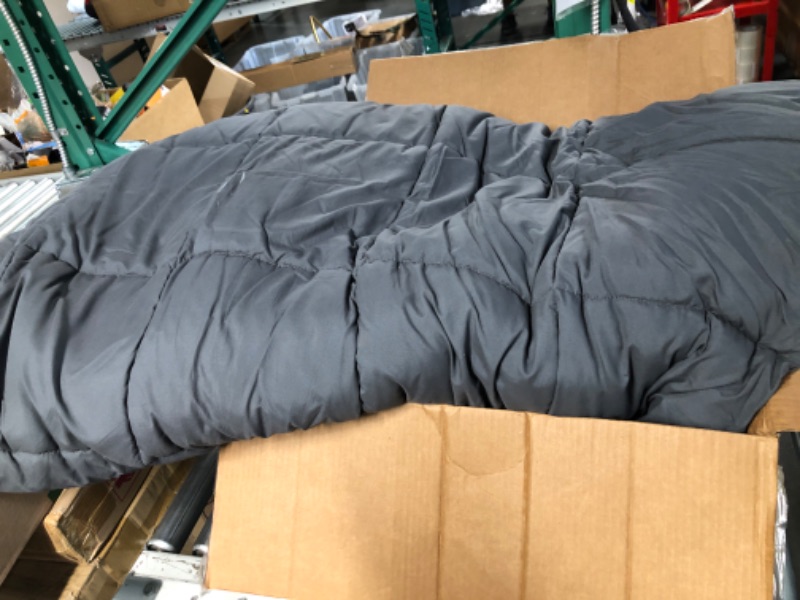 Photo 2 of (USED/MINOR DAMAGE) Queen Comforter Grey 