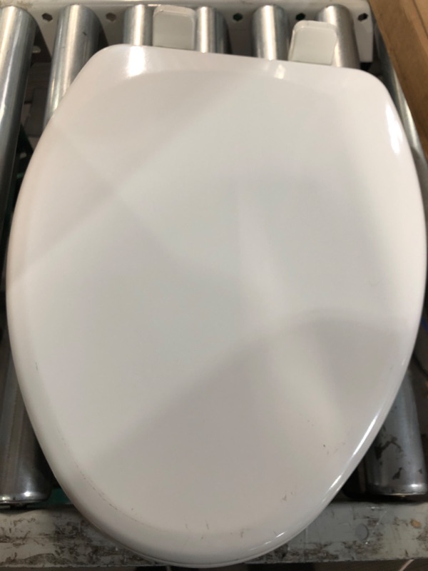 Photo 2 of (USED/MINOR DAMAGES) MAYFAIR 1843SLOW 000 Lannon Toilet Seat will Slow Close  White 1 Pack Elongated Toilet Seat