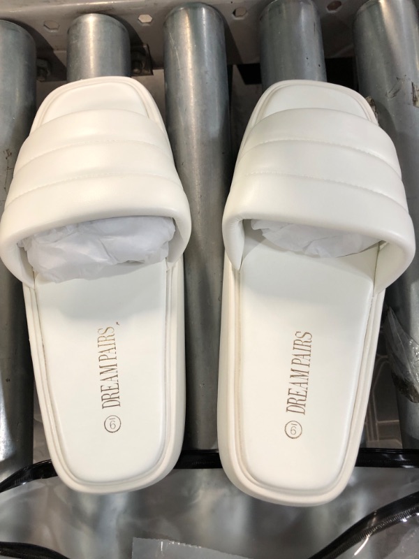 Photo 1 of Dream Pairs Women's White Slide Sandals, Size 9