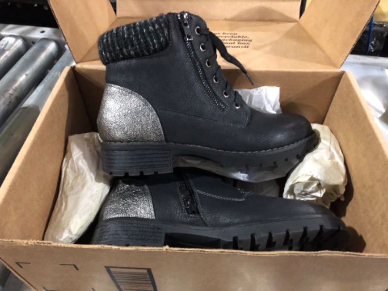 Photo 1 of Women's Boots, Size 6
