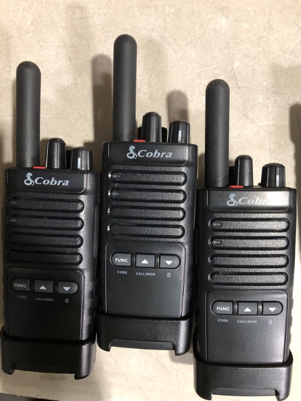 Photo 2 of * item used * dirty * damaged * see images *
Cobra PX650 BCH6 - Professional/Business Walkie Talkies for Adults - 