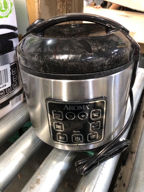 Photo 1 of **TURNS ON(UNABLE TO FULLY TEST)** 
Aroma Housewares ARC-914SBD Digital Cool-Touch Rice Grain Cooker Silver