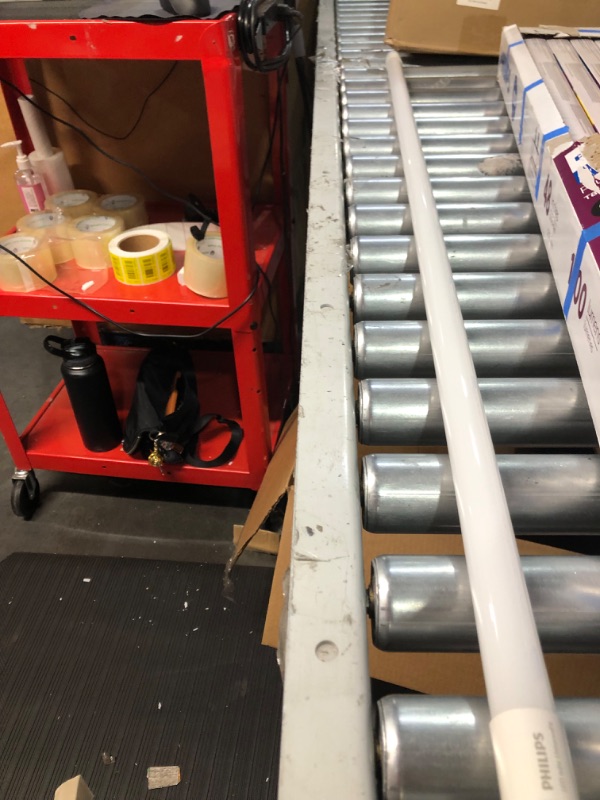 Photo 1 of *ONLY ONE IN BOX MISSING ONE LIGHT BAR*
32W T8/40W T12 Equivalent 4 ft. Linear Universal Fit Bright White  (2-Pack)