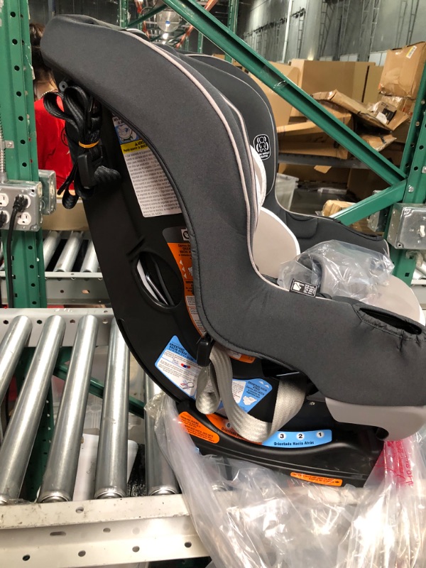 Photo 4 of Graco Extend2Fit Convertible Car Seat 