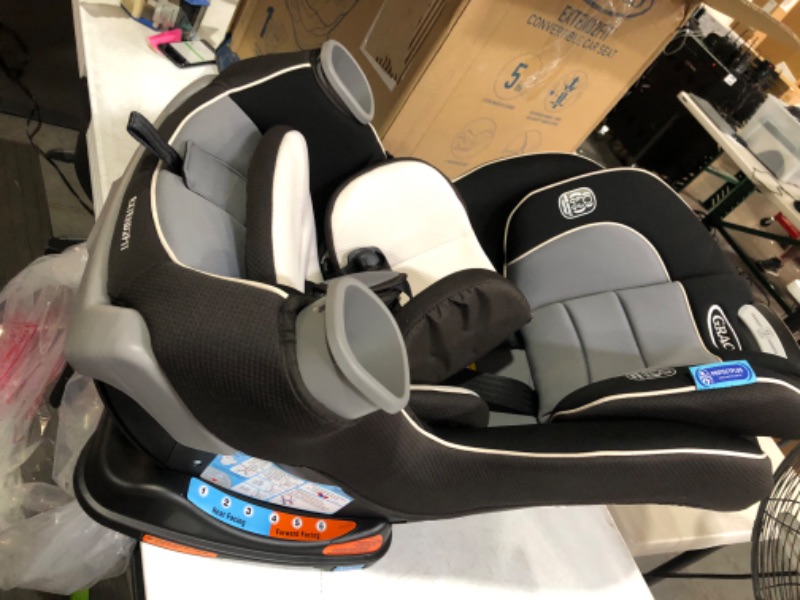 Photo 6 of Graco Extend2Fit Convertible Car Seat, Gotham