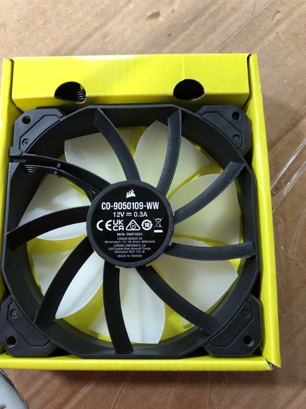 Photo 2 of CORSAIR iCUE SP120 RGB ELITE Performance 120mm PWM Triple Fan Kit with iCUE Lighting Node CORE (Pack of 1), 