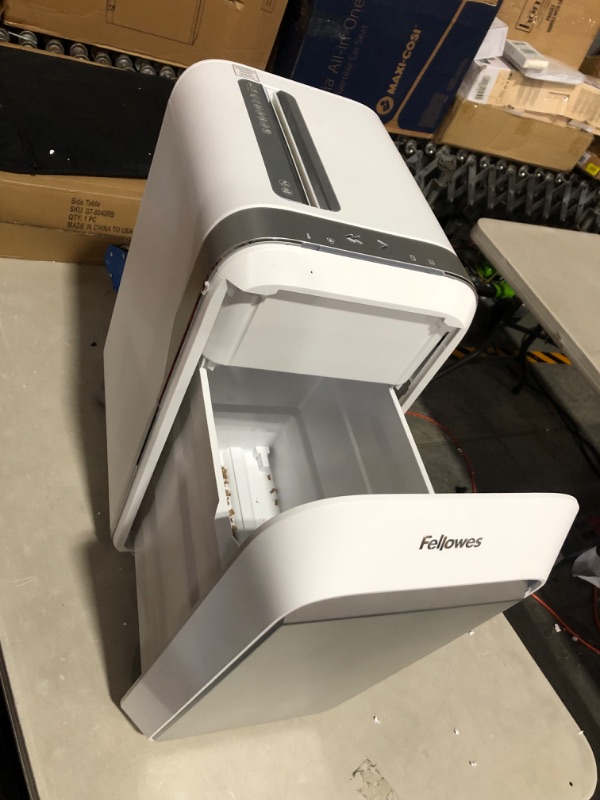 Photo 6 of ***SEE NOTES***
Fellowes LX22M 20 Sheet P-4 Micro-Cut, White