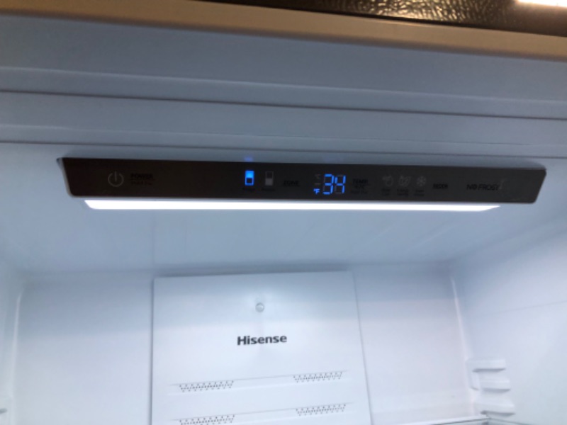 Photo 4 of Hisense 17.2 cu. ft. Refrigerator