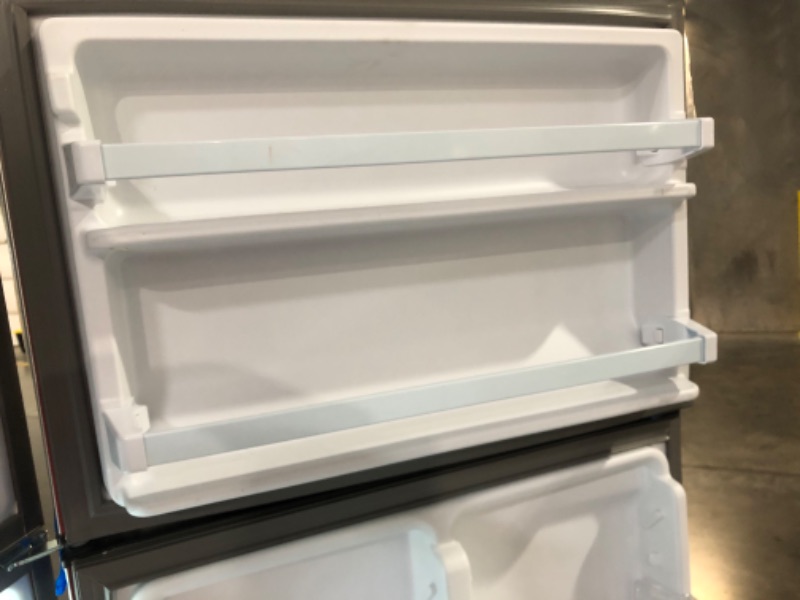 Photo 1 of *MINOR DAMAGE SEE NOTES*
28-inch Wide Refrigerator Compatible With The EZ Connect Icemaker Kit – 18 Cu. Ft. MODEL #: WRT518SZFM02 SERIAL #: VSC1868506