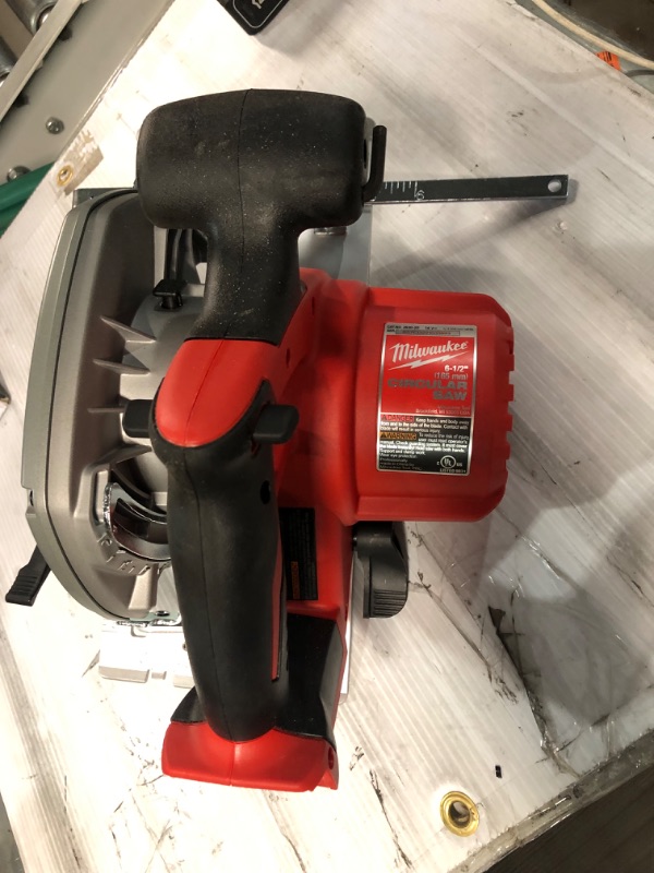 Photo 3 of **SEE NOTES/FOR PARTS ONLY**
M18 Cordless Lithium-Ion 6-1/2" Circular Saw - 2630-20 - ( MILWAUKEE ) - BARE TOOL