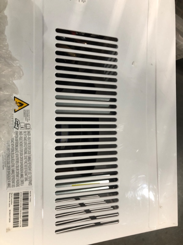 Photo 4 of ***UNTESTED - NONSTANDARD PLUG***
Hisense 1500-sq ft Window Air Conditioner with Remote (230-Volt; 24000-BTU) ENERGY STAR Wi-Fi enabled