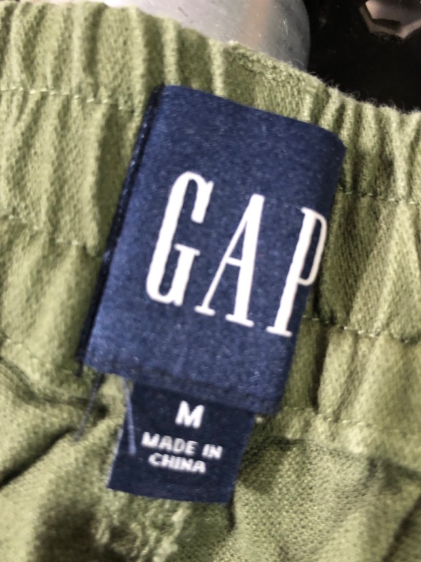 Photo 1 of GAP Men's' jogger pants - Green - Medium