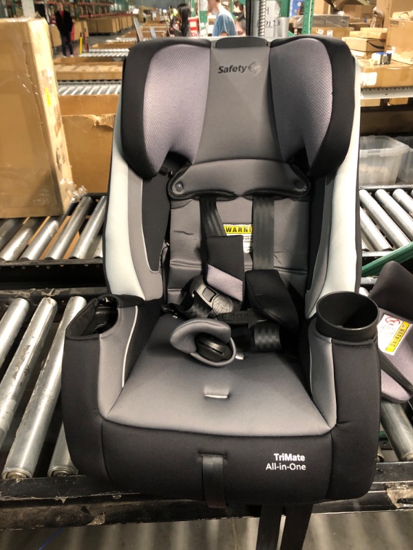 Photo 2 of ***ONE OF THE CUPHOLDERS IS MISSING - OTHER PARTS MAY BE MISSING AS WELL***
Safety 1st TriMate All-in-One Convertible Car Seat