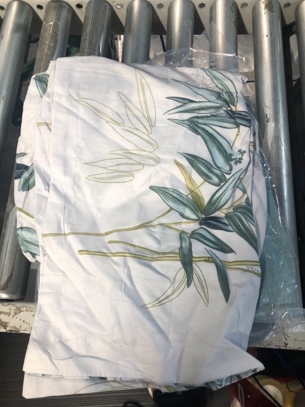 Photo 3 of *STOCK PHOTO FOR REFERENCE** GENERIC Botanical Bed in a Bag Queen Size, Green Leaves on White 