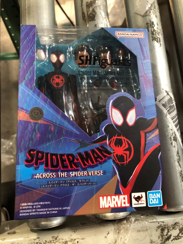 Photo 4 of Spider-Man Marvel Legends Series Across The Spider-Verse Miles Morales 6-inch Action Figure Toy, 3 Accessories Standard