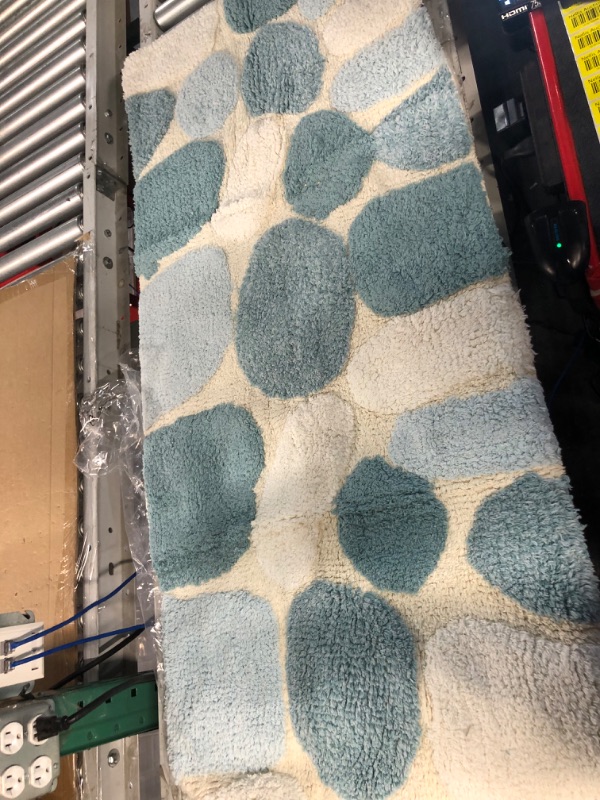 Photo 4 of * used *
Chesapeake Aquamarine Bath Runner, 24 x 60