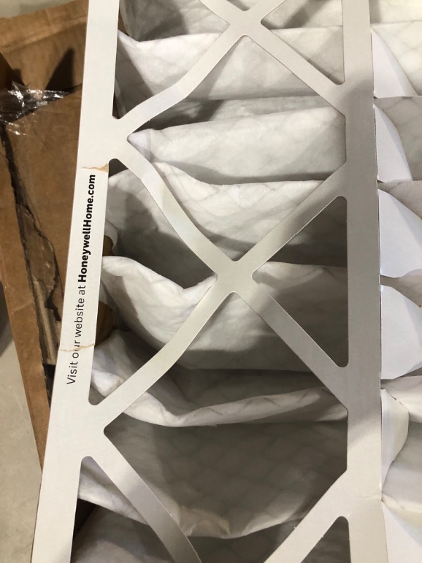 Photo 1 of *MINOR DAMAGE SEE NOTES*
Honeywell FC100A1011 20 x 20 x 4 inch replacement media air furnace filter 
