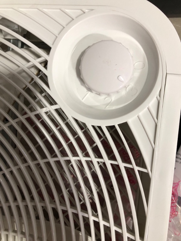 Photo 3 of * not functional * sold for parts *
Genesis 20" Box Fan, 3 Settings, Max Cooling Technology, Carry Handle, White (G20BOX-WHT)