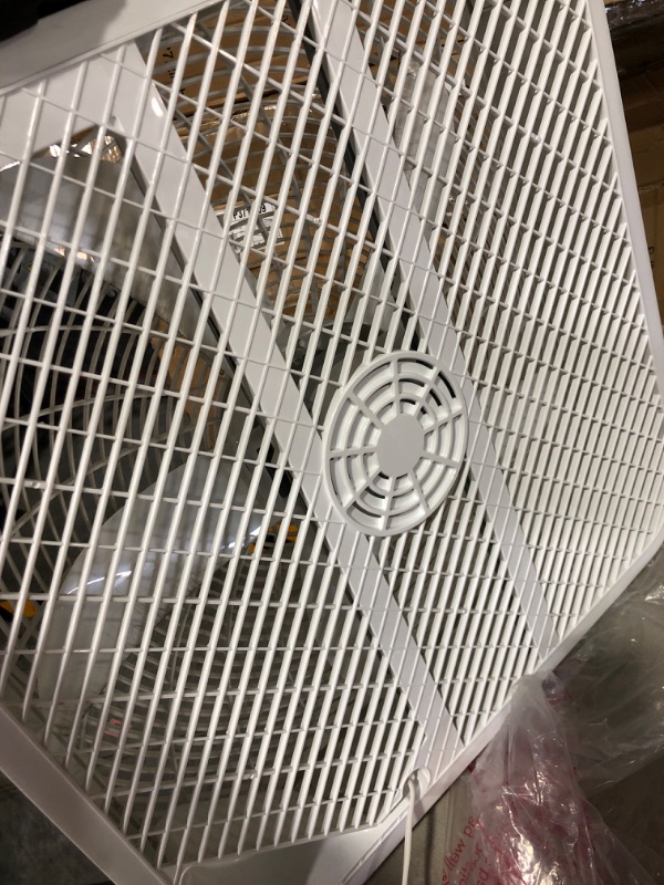 Photo 4 of * not functional * sold for parts *
Genesis 20" Box Fan, 3 Settings, Max Cooling Technology, Carry Handle, White (G20BOX-WHT)