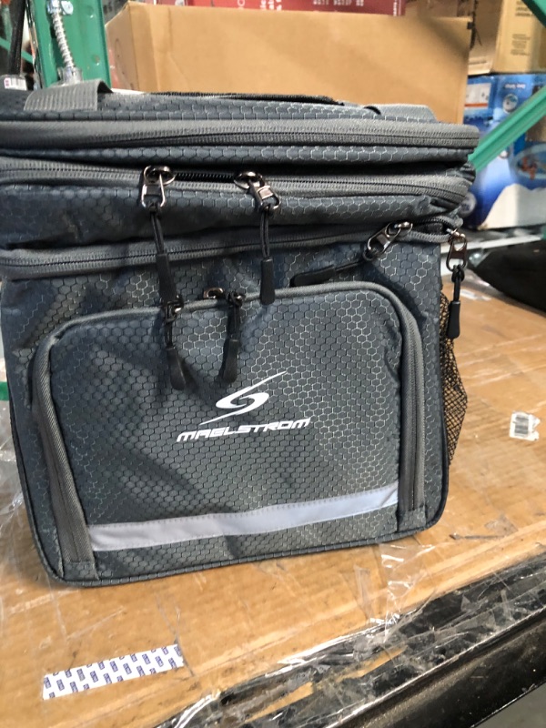Photo 1 of * second zipper wont work *
Maelstrom Insulated Lunch Bag Three Layer - Gray