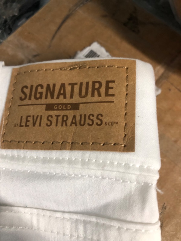 Photo 6 of 14M W32 L30 
Signature by Levi Strauss & Co. Gold Label Women's Totally Shaping Pull-on Skinny Jeans 