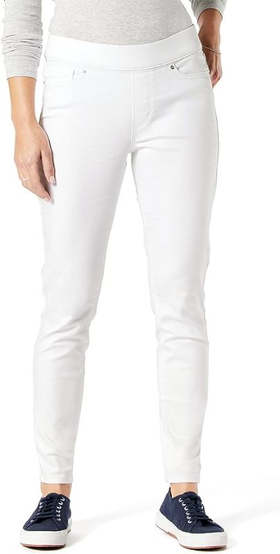 Photo 1 of 14M W32 L30 
Signature by Levi Strauss & Co. Gold Label Women's Totally Shaping Pull-on Skinny Jeans 