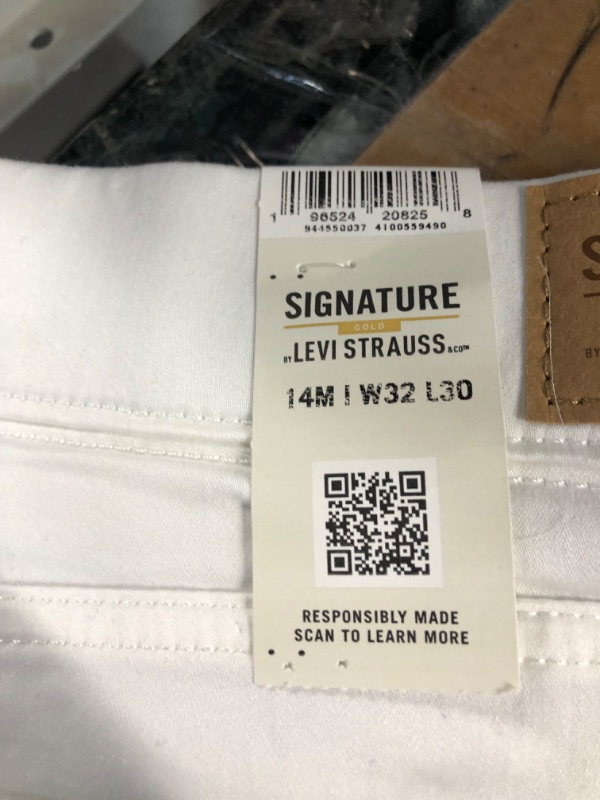 Photo 4 of 14M W32 L30 
Signature by Levi Strauss & Co. Gold Label Women's Totally Shaping Pull-on Skinny Jeans 