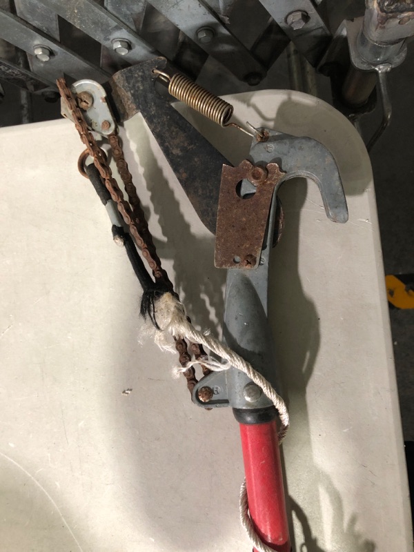 Photo 3 of * used * damaged * incomplete *
Corona Tools TP 4210 DualLink Tree Saw and Pruner, 10 Feet