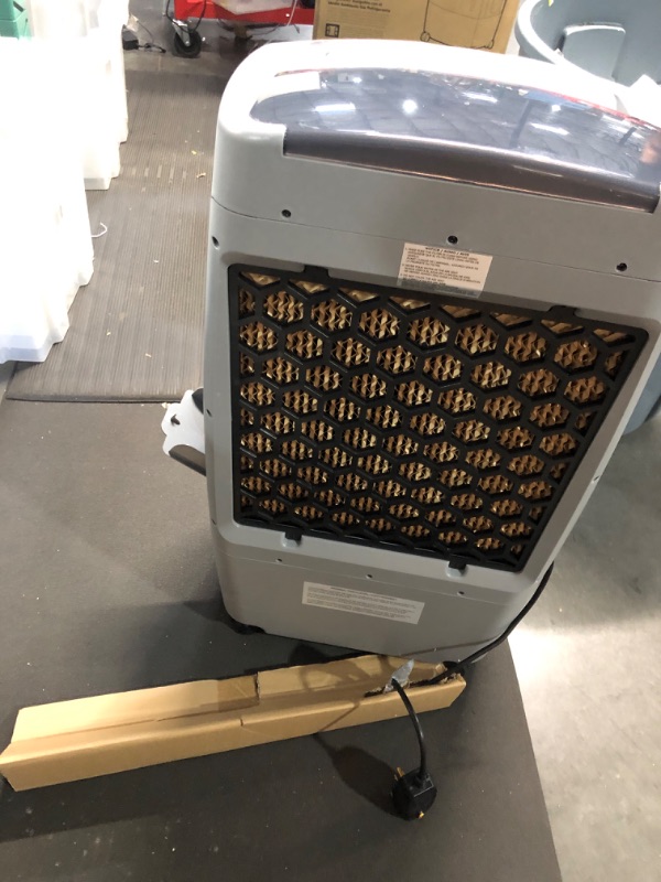 Photo 4 of * item used * tested powers on * great condition *
Honeywell 500 CFM Indoor Portable Evaporative Cooler for Rooms up to 300 Sq. Ft. with Fan & Humidifier, Carbon Dust Filter & Remote Control