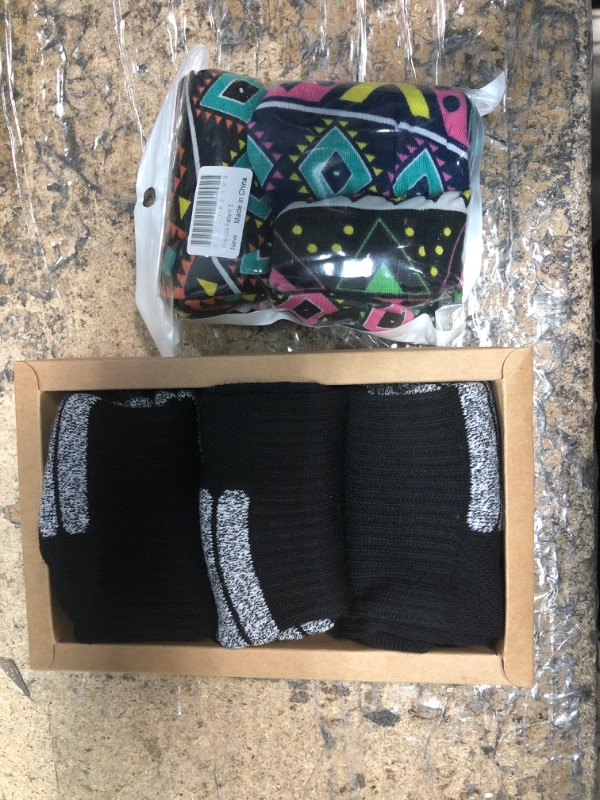 Photo 1 of bundle pack of clothing 
socks , 3 piece pattern 