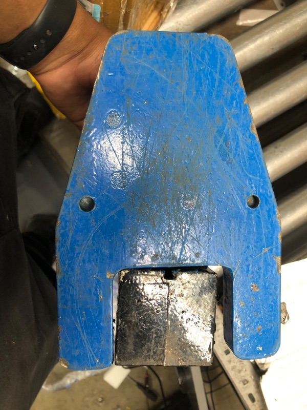Photo 1 of **WEAR & TEAR,SHIPPING DAMAGE,MISSING HANDLE**VEVORToe Jack Lift Hydraulic Machine Toe Jack Lift Air Hydraulic Toe Jack Proprietary Heat-Treated Steel (2.5-5Ton Blue)
