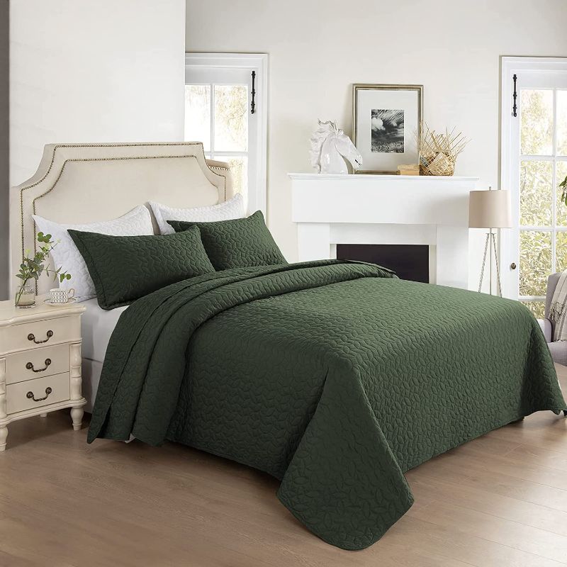 Photo 1 of **MINOR WEAR & TEAR**Hygge Hush Summer Quilt Set, Full Queen Size Olive Green Leaves Pattern 3 Pieces Quilt Set, Oversized Modern Style Bedspread Set for All Season (1 Quilt & 2 Pillow Shams)
