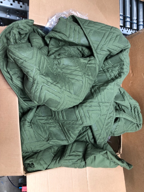 Photo 2 of **MINOR WEAR & TEAR**Hygge Hush Summer Quilt Set, Full Queen Size Olive Green Leaves Pattern 3 Pieces Quilt Set, Oversized Modern Style Bedspread Set for All Season (1 Quilt & 2 Pillow Shams)
