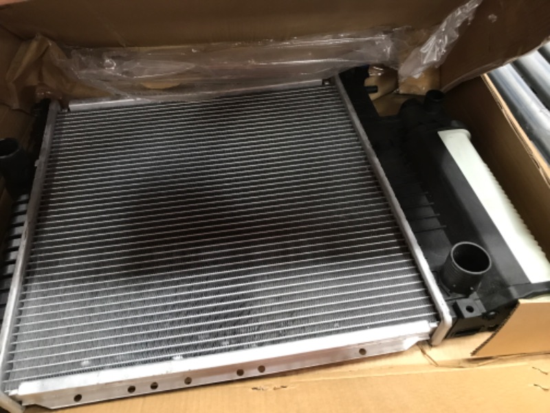 Photo 2 of DNA Motoring OEM-RA-1295 OE Style Aluminum Cooling Radiator Compatible with 91-98 BMW 318i / 91-97 318is / 95-99 318ti / 96-98 Z3, 17-1/4 x 17-1/4 x 1-1/4, 1-5/8" Inlet, 1" Outlet 91-98 BMW 318i 1.8 1.9 AT/MT