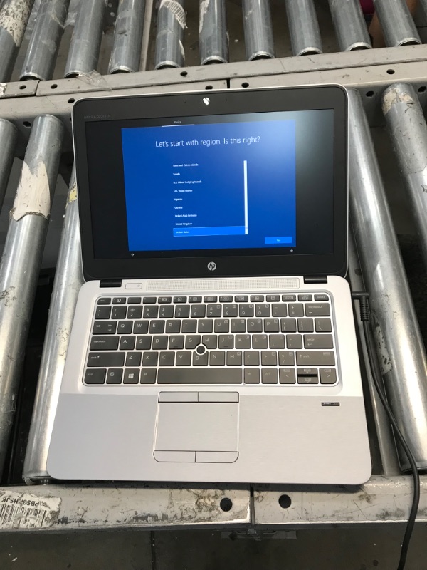 Photo 6 of HP EliteBook 820 G3 12.5 Inch Business Laptop, Intel Core i7 6600U  16G DDR4, 256G SSD, WiFi, BT 4.0, VGA, DP, Win 10 64 Bit
