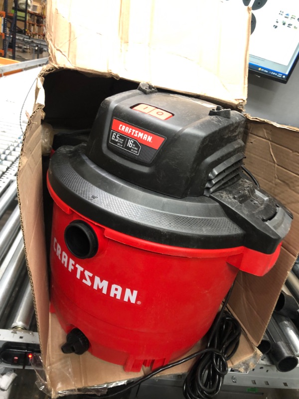 Photo 4 of **POWERS ON**
CRAFTSMAN CMXEVBE18695 16 Gallon 6.5 Peak HP Wet/Dry Vac, Heavy-Duty Shop Vacuum with Muffler/Diffuser and Attachments 16 Gal 6.5 Peak HP w/Diffuser