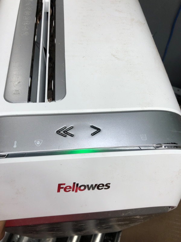 Photo 3 of **TESTED AND FUNCTIONAL**SMALL FRACTURE SEE PHOTO**
Fellowes - 5015501 - Fellowes Powershred LX220 Micro-Cut Shredder (White) - Micro Cut - 20 Per Pass - for shredding