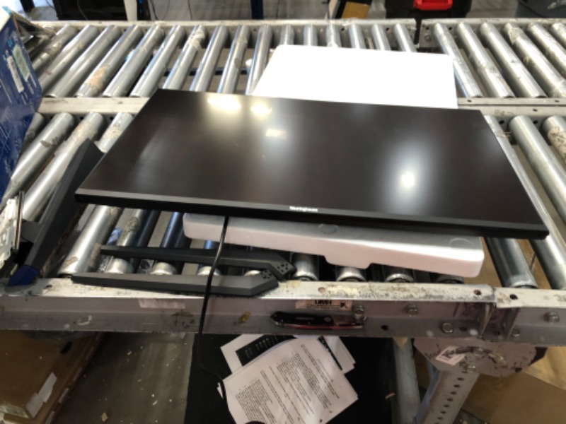 Photo 1 of Westinghouse 32-inch 4K 60Hz Monitor Ultra HD (UHD) 