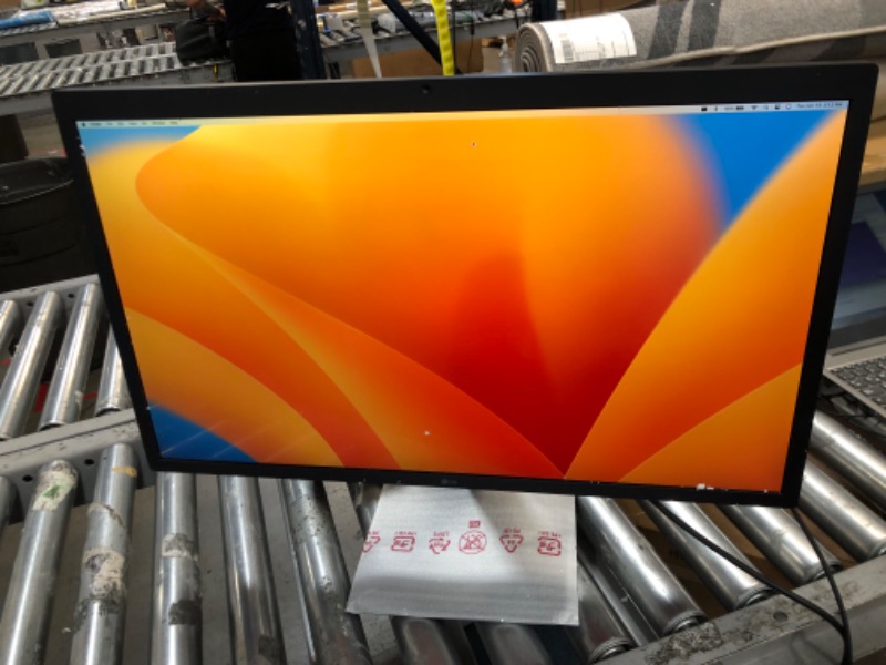 Photo 2 of LG Monitor 27MD5KL-B Ultrafine 27" IPS LCD 5K UHD Monitor for Apple Mac
