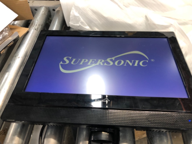 Photo 1 of Supersonic SC-1511 15.6-Inch 1080p LED Widescreen HDTV with HDMI Input (AC/DC Compatible)
