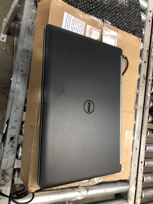 Photo 9 of Dell Precision 7710 17.3inch FHD, Core i7-6820HQ 2.7GHz, 32GB RAM, 512GB SSD, Windows 10 Pro 64Bit