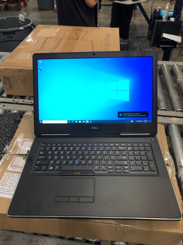 Photo 2 of Dell Precision 7710 17.3inch FHD, Core i7-6820HQ 2.7GHz, 32GB RAM, 512GB SSD, Windows 10 Pro 64Bit