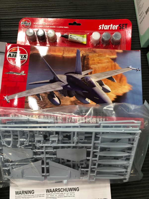 Photo 2 of Airfix McDonnell Douglas F-18A Hornet 1:72 Model Kit A55313