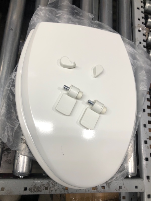 Photo 2 of **PARTS ONLY**
Mayfair 1847SLOW 000 Kendall Slow-Close, Removable Enameled Wood Toilet Seat That Will Never Loosen, 1 Pack ELONGATED - Premium Hinge, White White ELONGATED Toilet Seat
**BROKEN**
