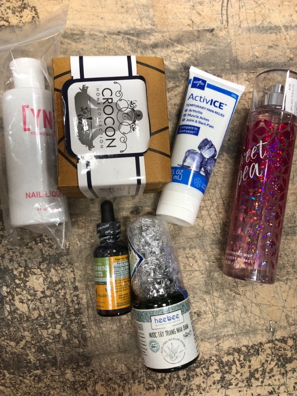 Photo 1 of 6 Women's Cosmetic/Accessory Bundle