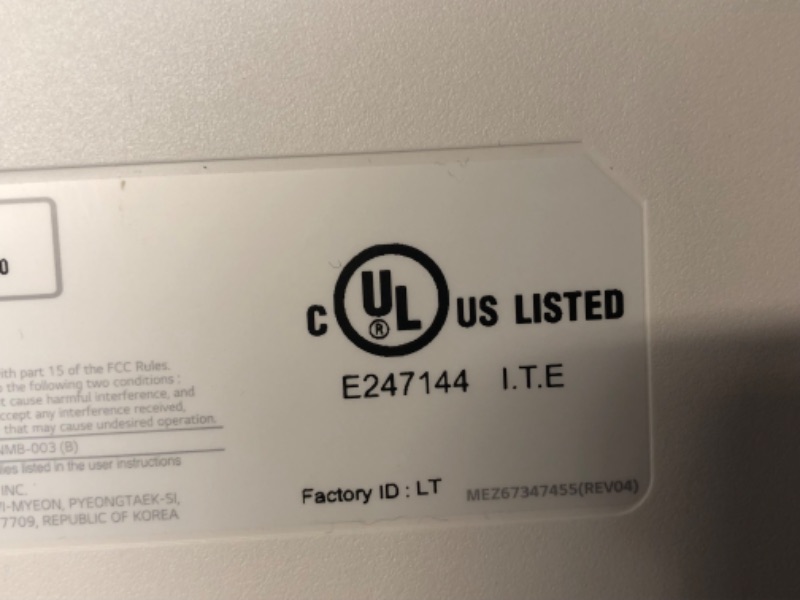 Photo 1 of LG 27UP600-W 27" 4K UHD IPS Monitor, DCI-P3 95%, 5ms (GTG), HDMI, VESA DisplayHDR 400, AMD FreeSync, Black Stabilizer, OnScreen Control, Reader Mode, White