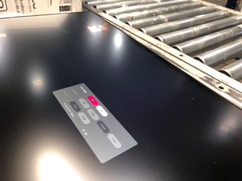 Photo 1 of LG 27UP600-W 27" 4K UHD IPS Monitor, DCI-P3 95%, 5ms (GTG), HDMI, VESA DisplayHDR 400, AMD FreeSync, Black Stabilizer, OnScreen Control, Reader Mode, White